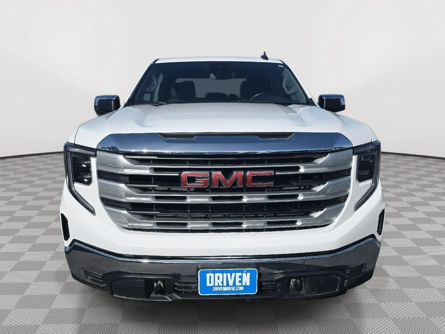 GMC Sierra photo 2