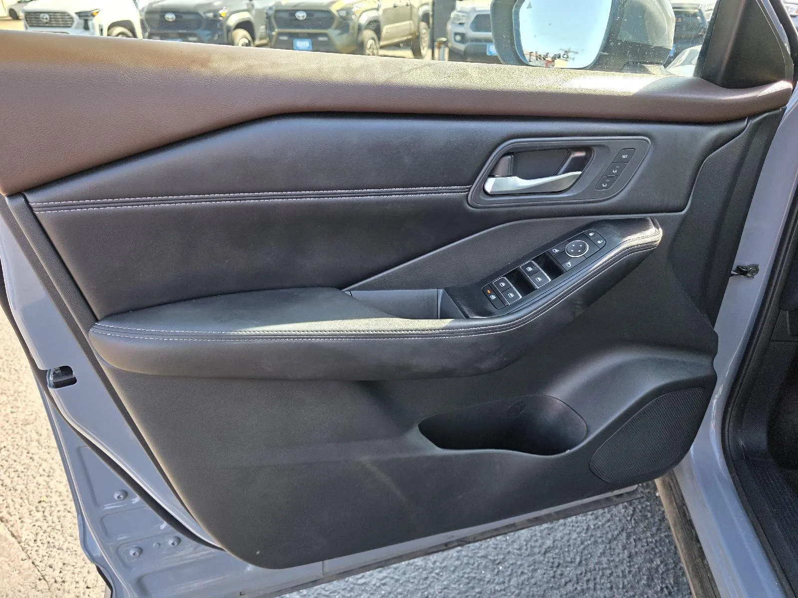 Nissan Rogue photo 9