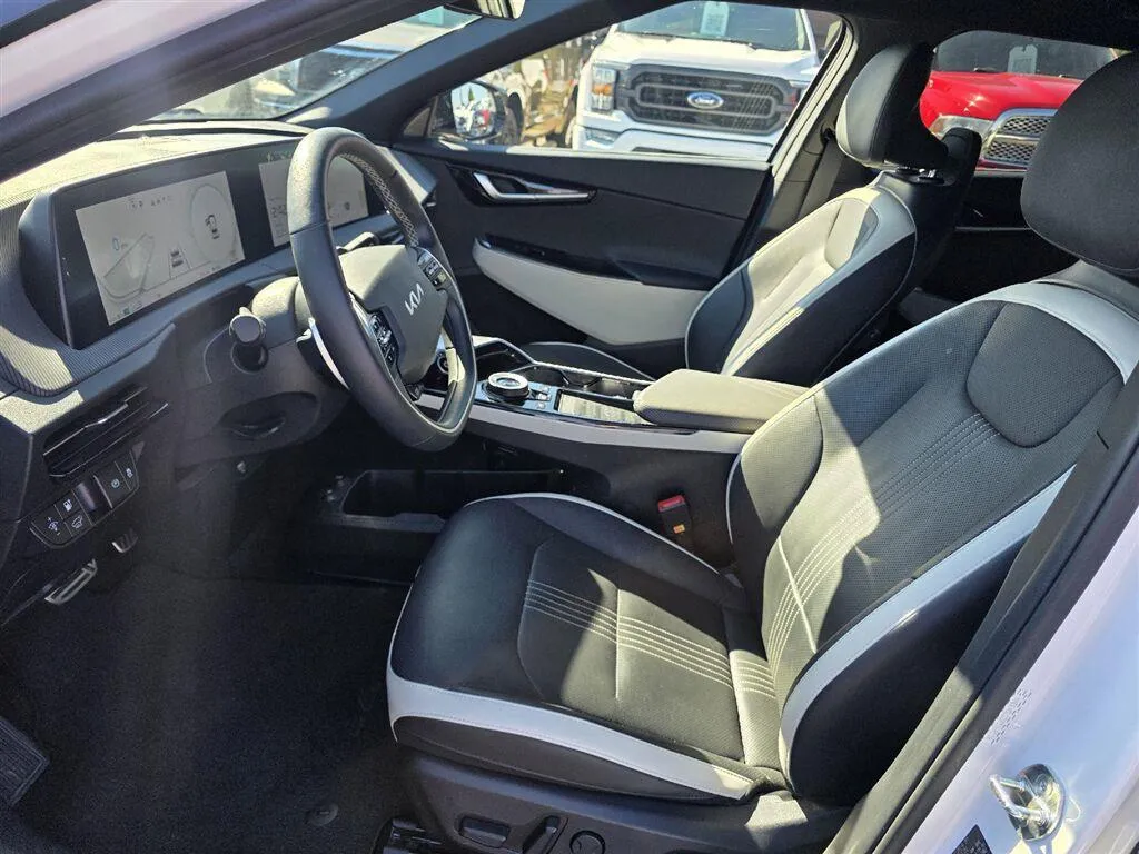 Kia EV6 photo 7