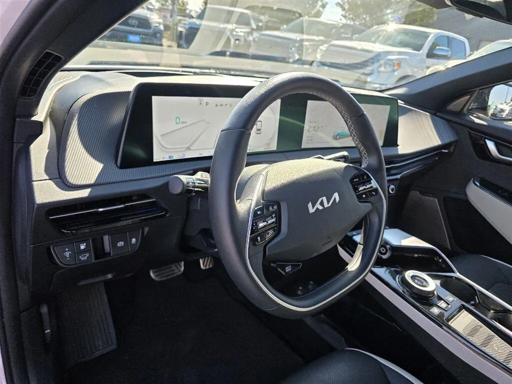 Kia EV6 photo 8