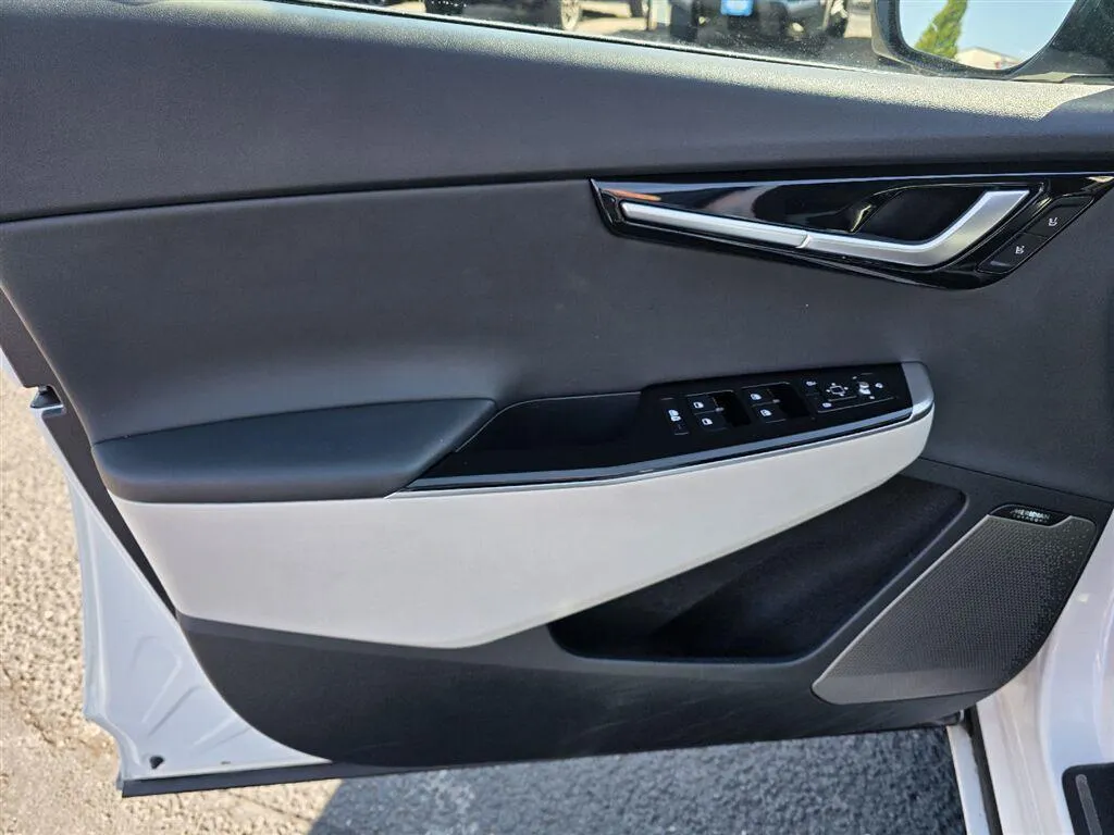 Kia EV6 photo 9