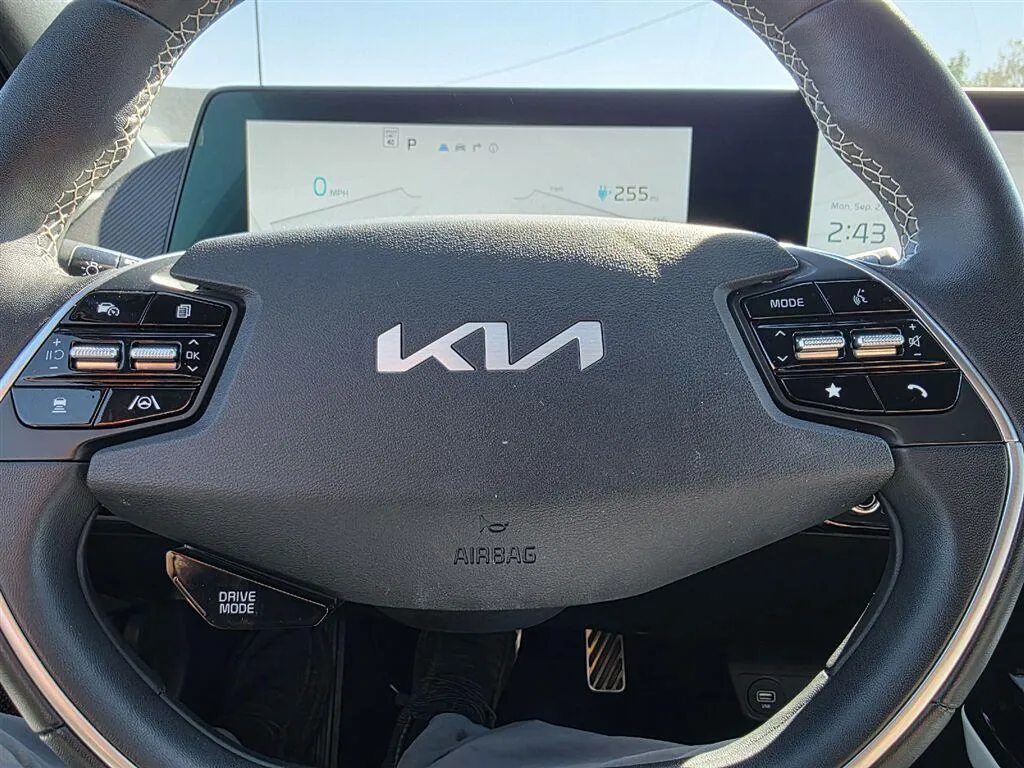 Kia EV6 photo 14