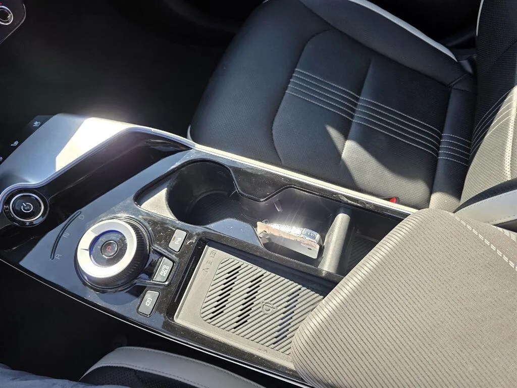 Kia EV6 photo 16