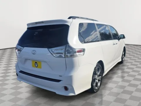 More photos of 2015 Toyota Sienna SE Premium at Driven, ID