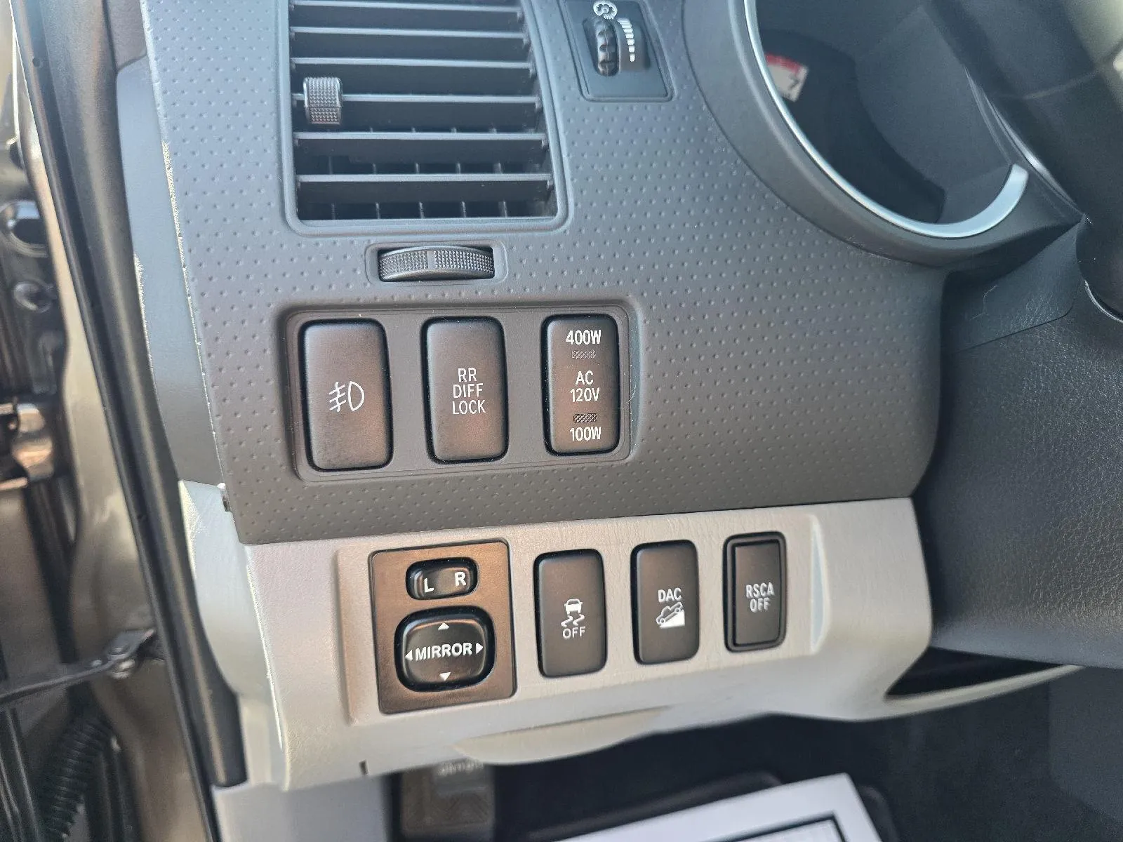 Toyota Tacoma photo 16