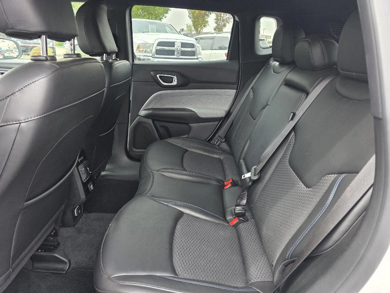 Jeep Compass photo 11