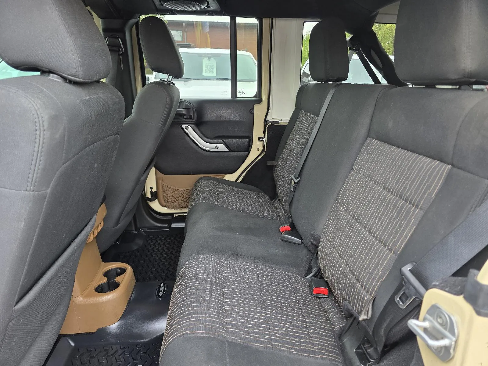 Jeep Wrangler photo 8