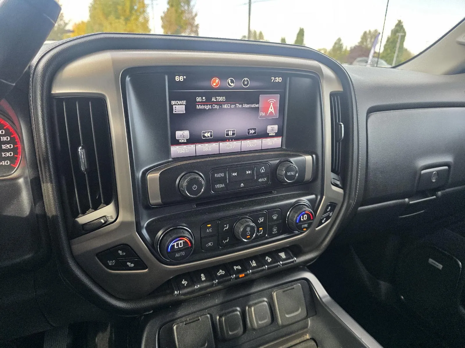 GMC Sierra photo 13