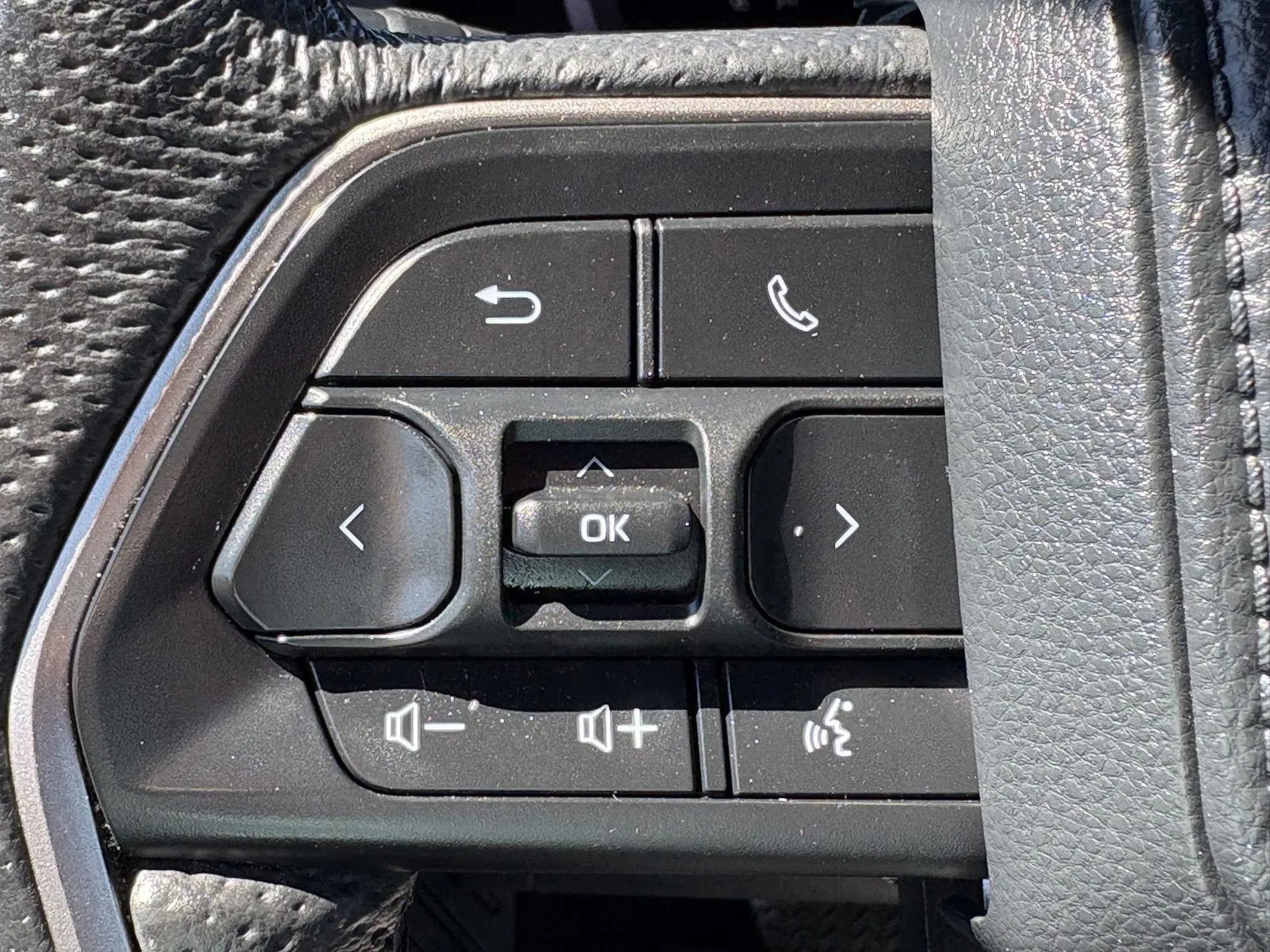 Toyota Tacoma photo 13
