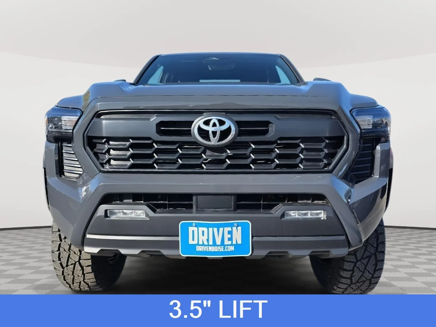 Toyota Tacoma photo 2