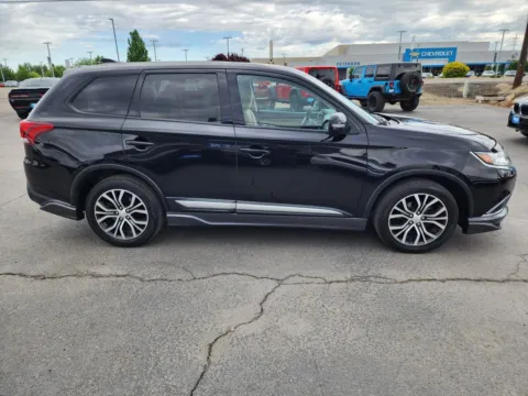 More photos of 2018 Mitsubishi Outlander SE at Driven, ID