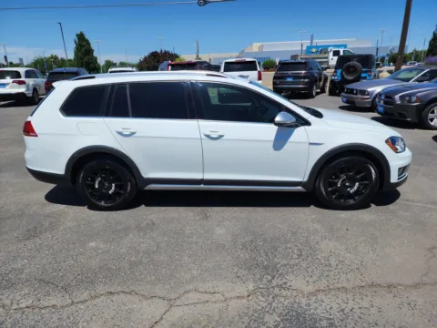 More photos of 2017 Volkswagen Golf Alltrack S at Driven, ID