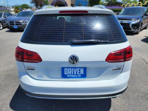 More photos of 2017 Volkswagen Golf Alltrack S at Driven, ID