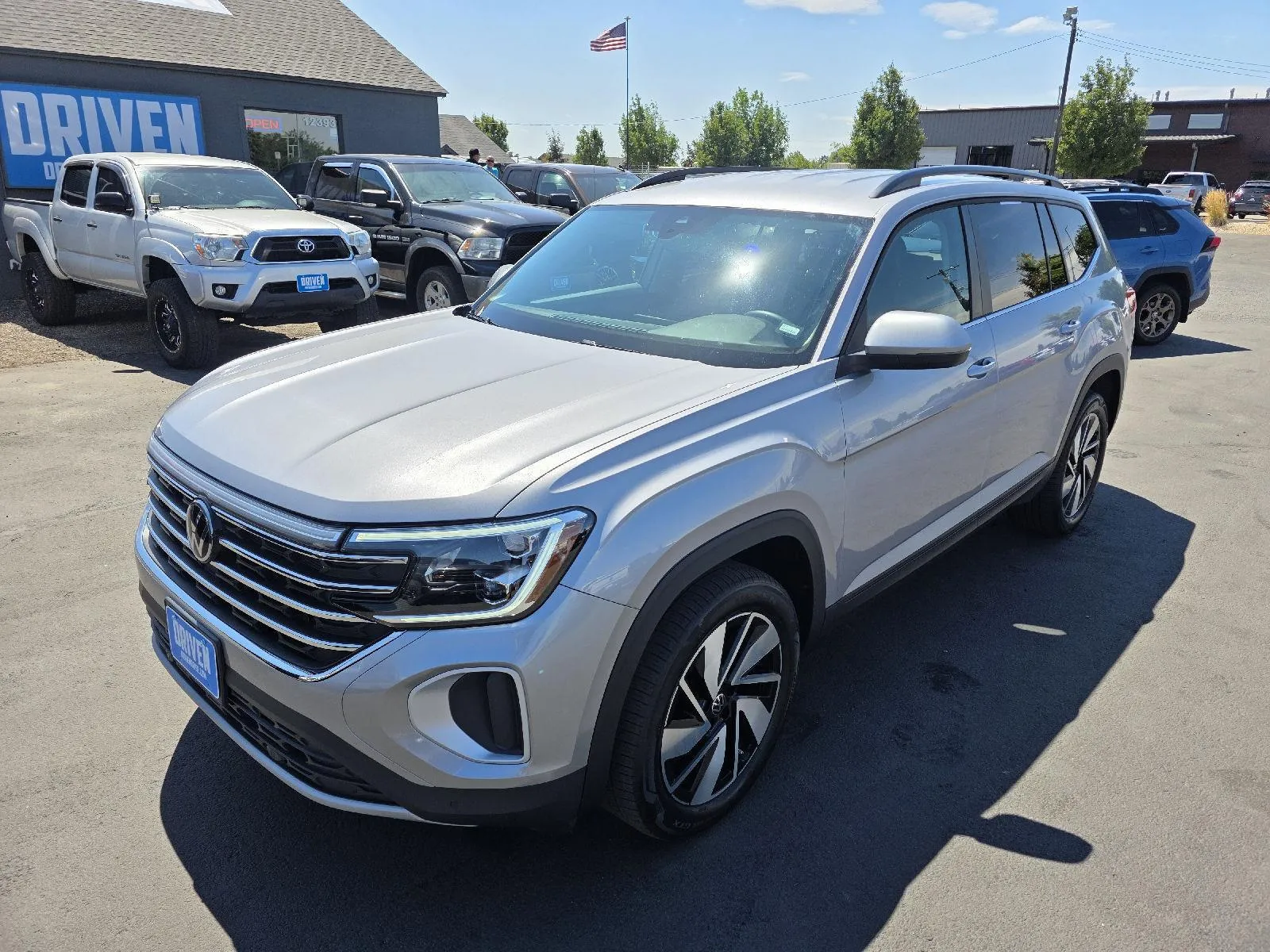 2024 Volkswagen Atlas 2.0T SE w/Technology
