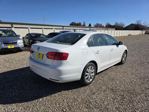 More photos of 2012 Volkswagen Jetta Sedan SE at Driven, ID
