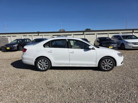 More photos of 2012 Volkswagen Jetta Sedan SE at Driven, ID