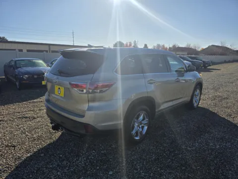 More photos of 2014 Toyota Highlander Limited Platinum at Driven, ID
