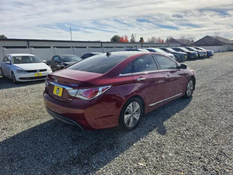 More photos of 2014 Hyundai Sonata Hybrid Limited at Driven, ID