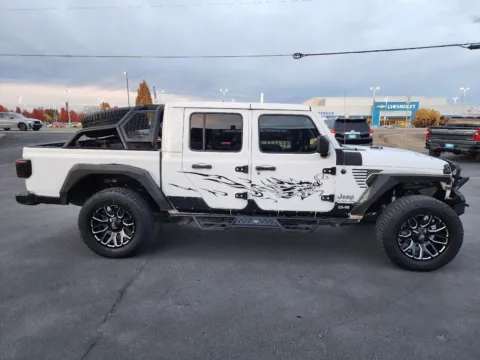 More photos of 2020 Jeep Gladiator Overland at Driven, ID