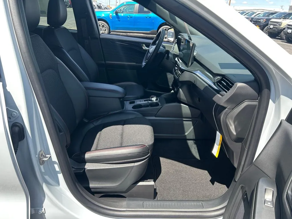 2026 Ford Escape ST-Line - Photo 17