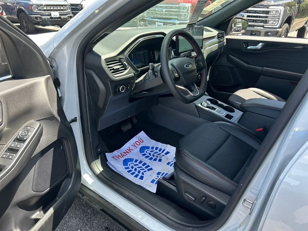 2026 Ford Escape ST-Line - Photo 13