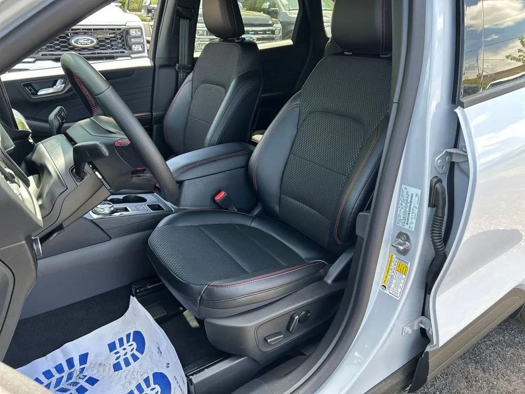 2026 Ford Escape ST-Line - Photo 15