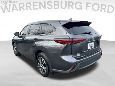 More photos of 2022 Toyota Highlander XLE at Warrensburg Ford, MO