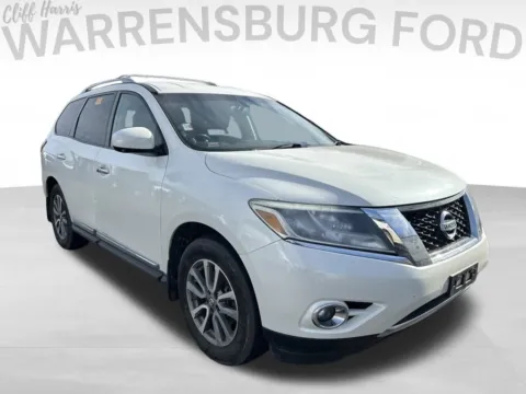 White 2016 Nissan Pathfinder SL for sale in Warrensburg, MO