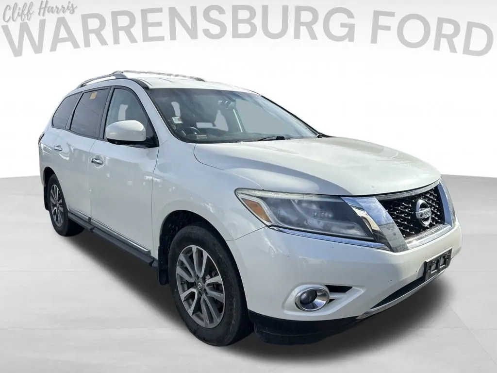 White 2016 Nissan Pathfinder SL for sale in Warrensburg, MO