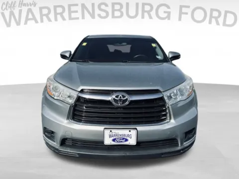 Photos of 2015 Toyota Highlander LE for sale in Warrensburg, MO at Warrensburg Ford