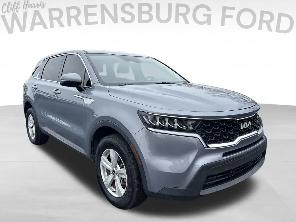 Used 2022 Kia Sorento LX with VIN 5XYRGDLC0NG086122 for sale in Kansas City