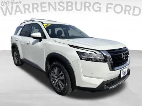 White 2022 Nissan Pathfinder SL for sale in Warrensburg, MO