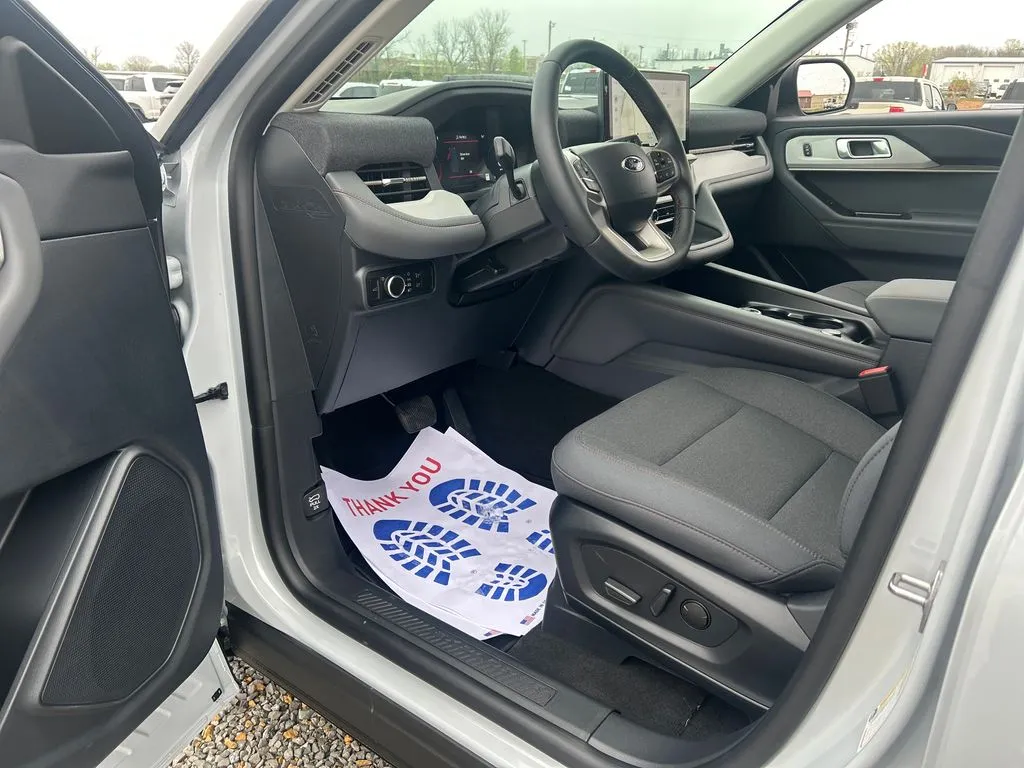 2026 Ford Explorer Active - Photo 13