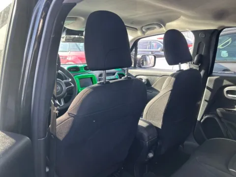 More photos of 2020 Jeep Renegade Latitude at Warrensburg Ford, MO