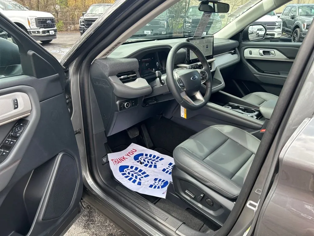 2026 Ford Explorer Active - Photo 13