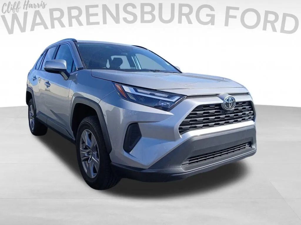 Used 2025 Toyota RAV4 XLE with VIN 2T3P1RFV0SW508759 for sale in Kansas City