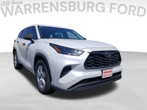 Unknown 2023 Toyota Highlander L for sale in Warrensburg, MO