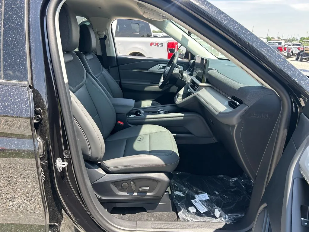 2026 Ford Explorer Active - Photo 13