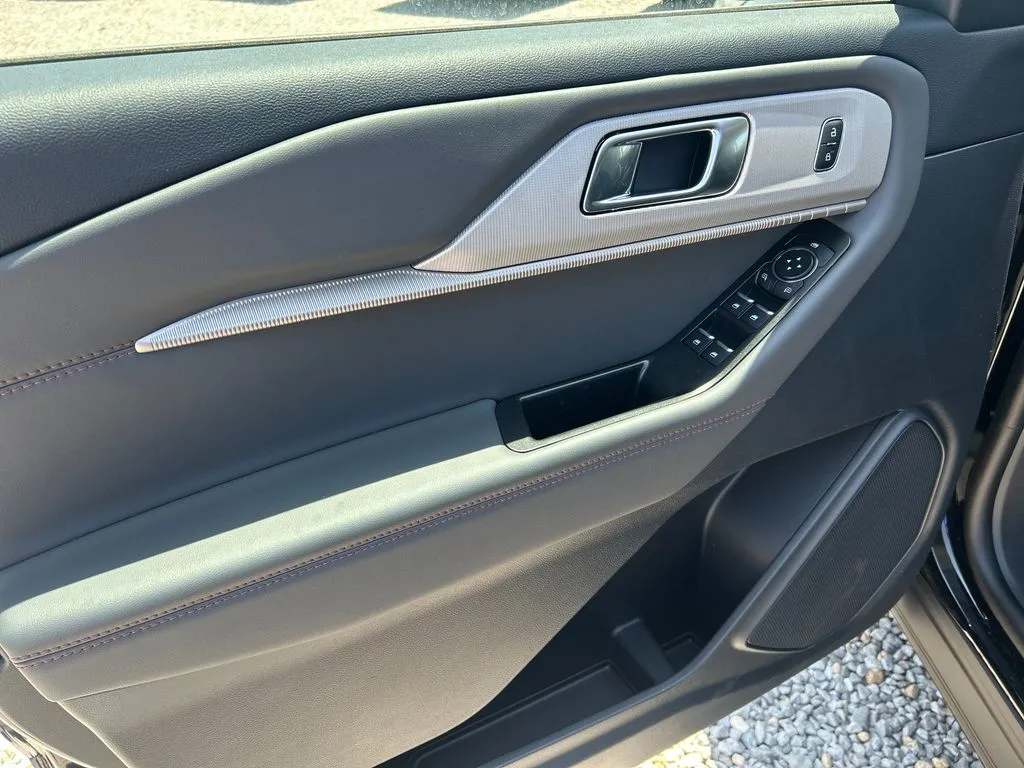 2026 Ford Explorer Active - Photo 6