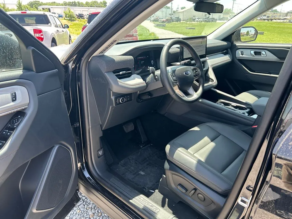 2026 Ford Explorer Active - Photo 8