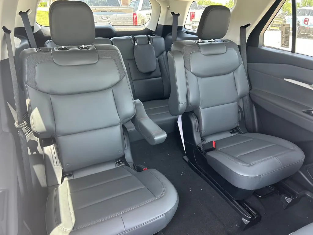 2026 Ford Explorer Active - Photo 18