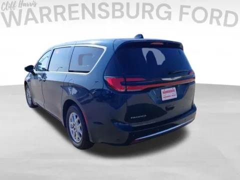 More photos of 2023 Chrysler Pacifica Touring L at Warrensburg Ford, MO