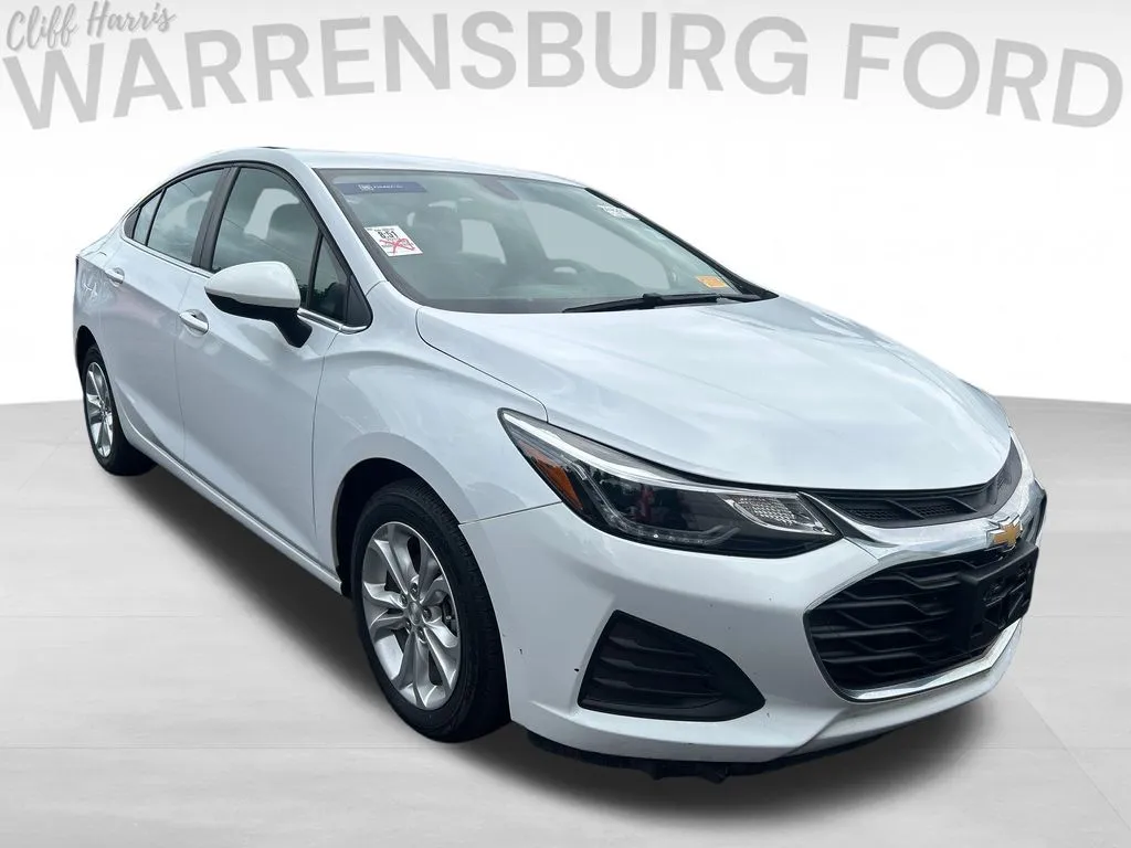 Used 2019 Chevrolet Cruze LT with VIN 1G1BE5SM8K7143093 for sale in Kansas City