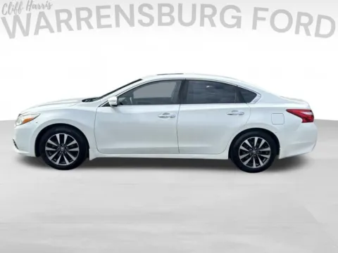 More photos of 2016 Nissan Altima 2.5 SL at Warrensburg Ford, MO