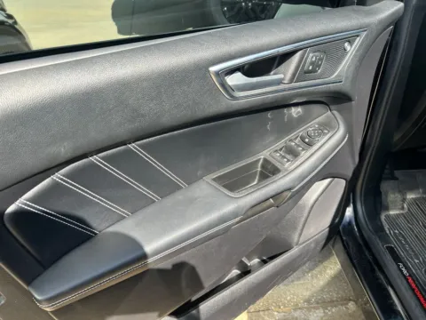 More photos of 2021 Ford Edge ST at Warrensburg Ford, MO