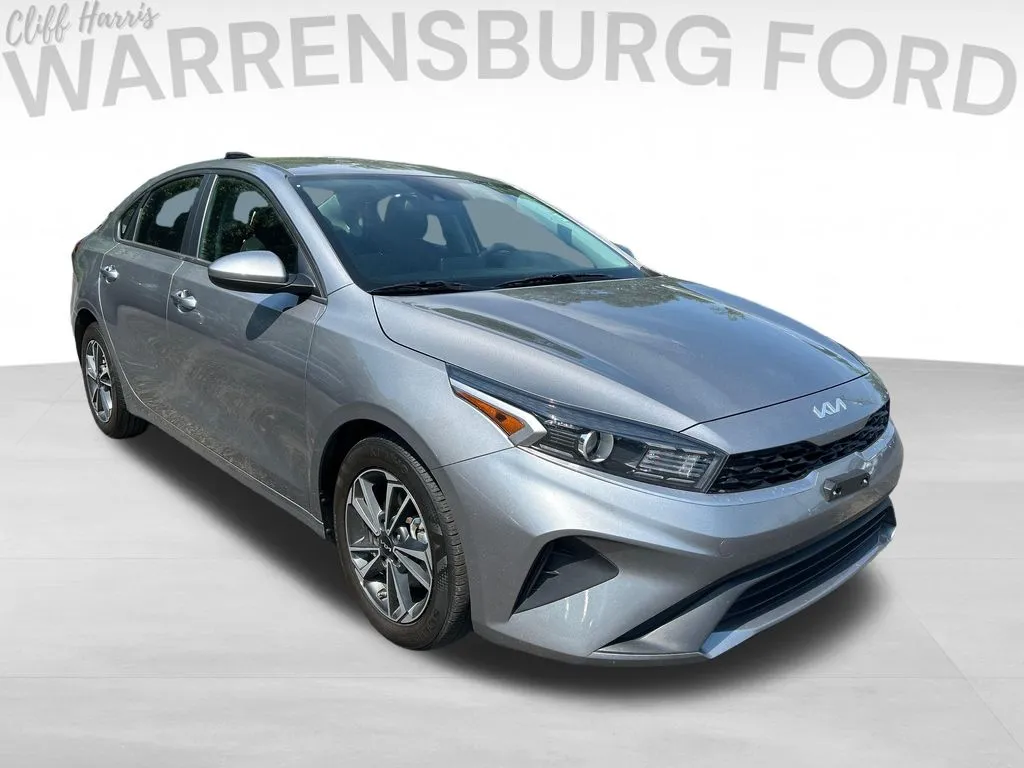 2024 Kia Forte LXS AT's photo