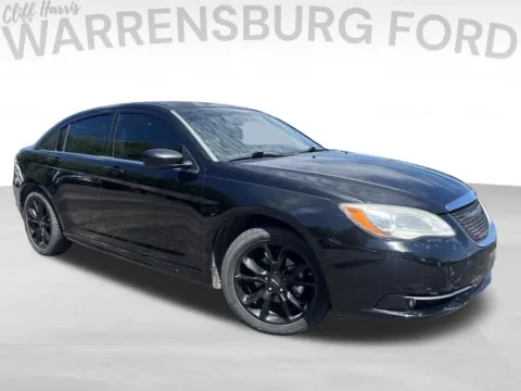 Black 2014 Chrysler 200 Limited for sale in Warrensburg, MO