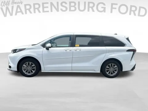 More photos of 2025 Toyota Sienna LE at Warrensburg Ford, MO