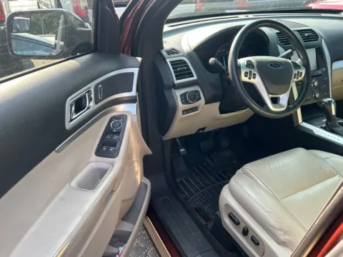 More photos of 2015 Ford Explorer XLT at Warrensburg Ford, MO