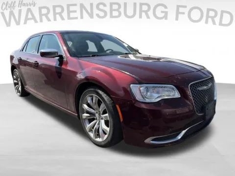 Red 2018 Chrysler 300 Touring for sale in Warrensburg, MO